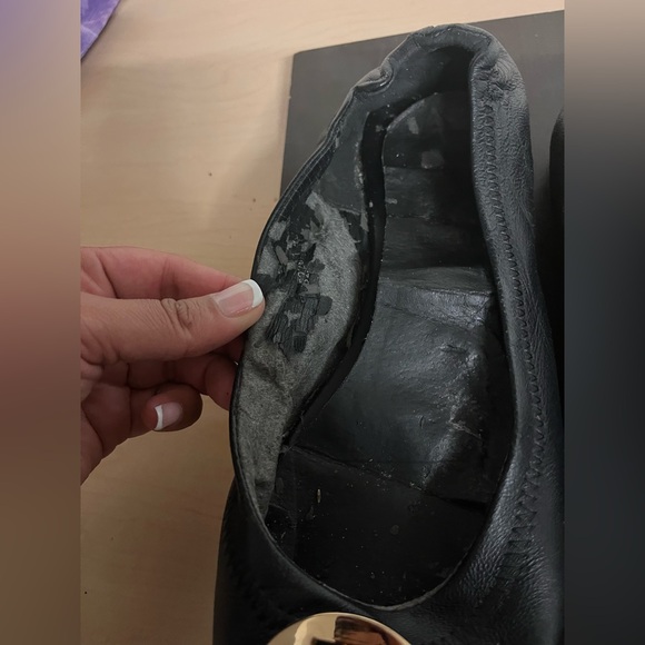 Tory Burch MINNIE TRAVEL BALLET FLAT, LEATHER 9 black pre-owned gold logo - Picture 6 of 8